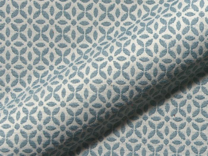 taylor-8804-polsterstoff-mit-blumenmuster-im-modernen-landhausstil-gibt-es-hier-im-moebelstoffparadies-guenstig-zu-kaufen