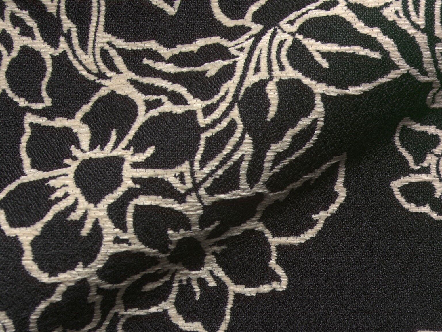 Mali 436 Hoepke Moebelstoff Q2 Polsterstoff Fleckschutz Blumenmuster Schwarz Beige