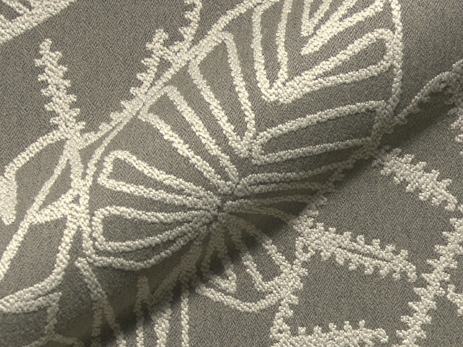 Iwaki 622 Q2 Hoepke Moebelbezugsstoffe Floral Gemustert Grau Beige