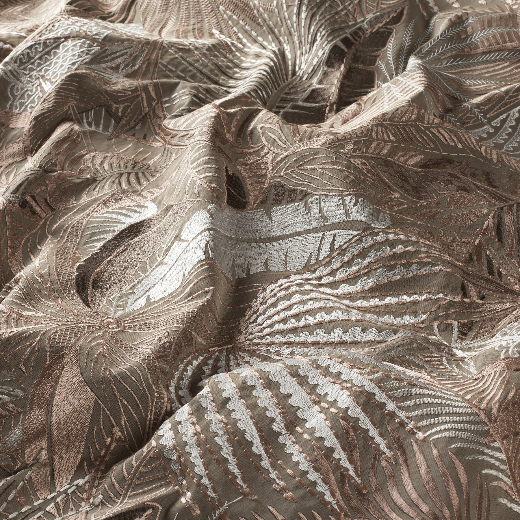 Ch3164 020 Goodness Jab Vorhangstoff Meterware Mit Blumenmuster Braun