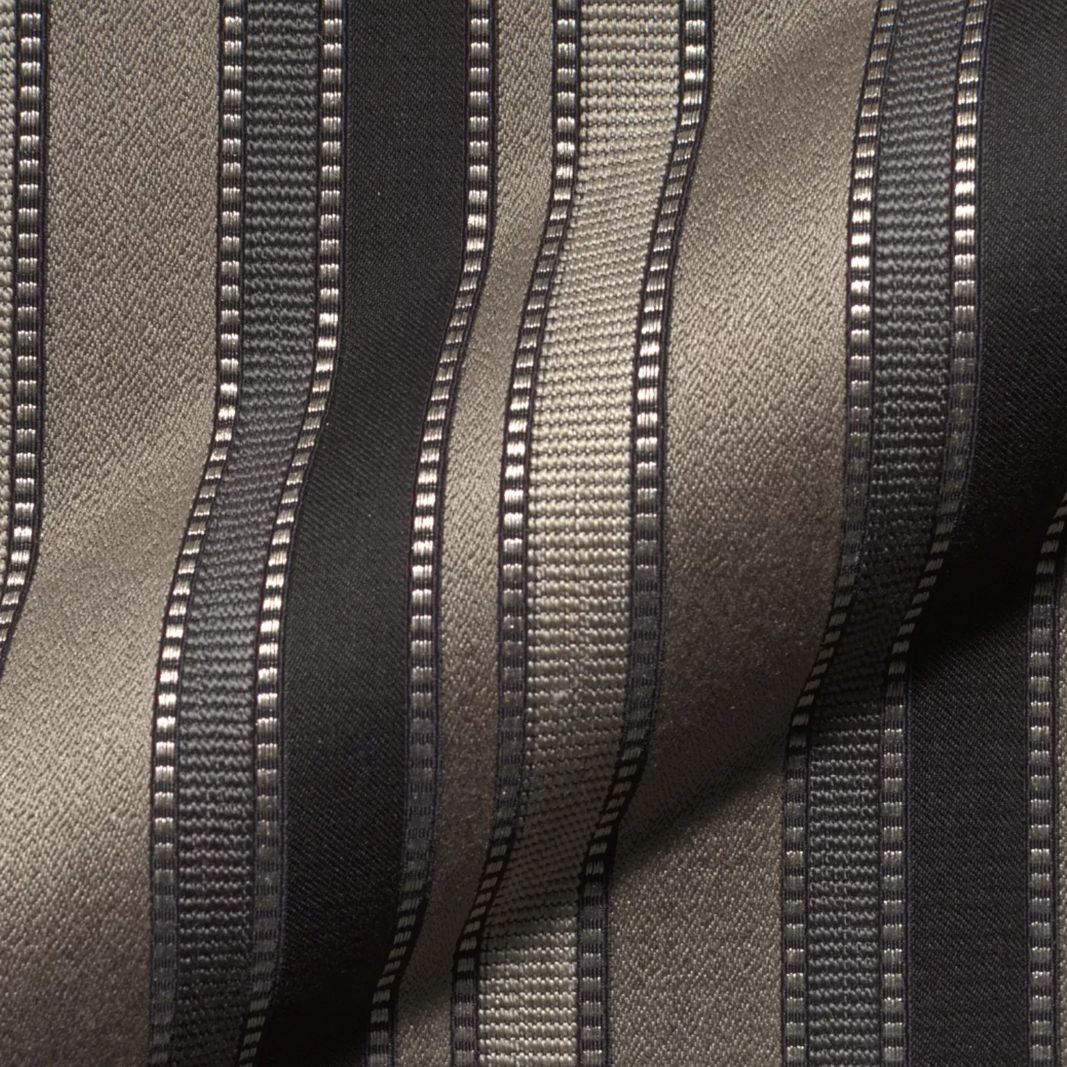 Baronesse Amonti 710 Hoepke Q2 Moebelstoff Gestreift Schwarz