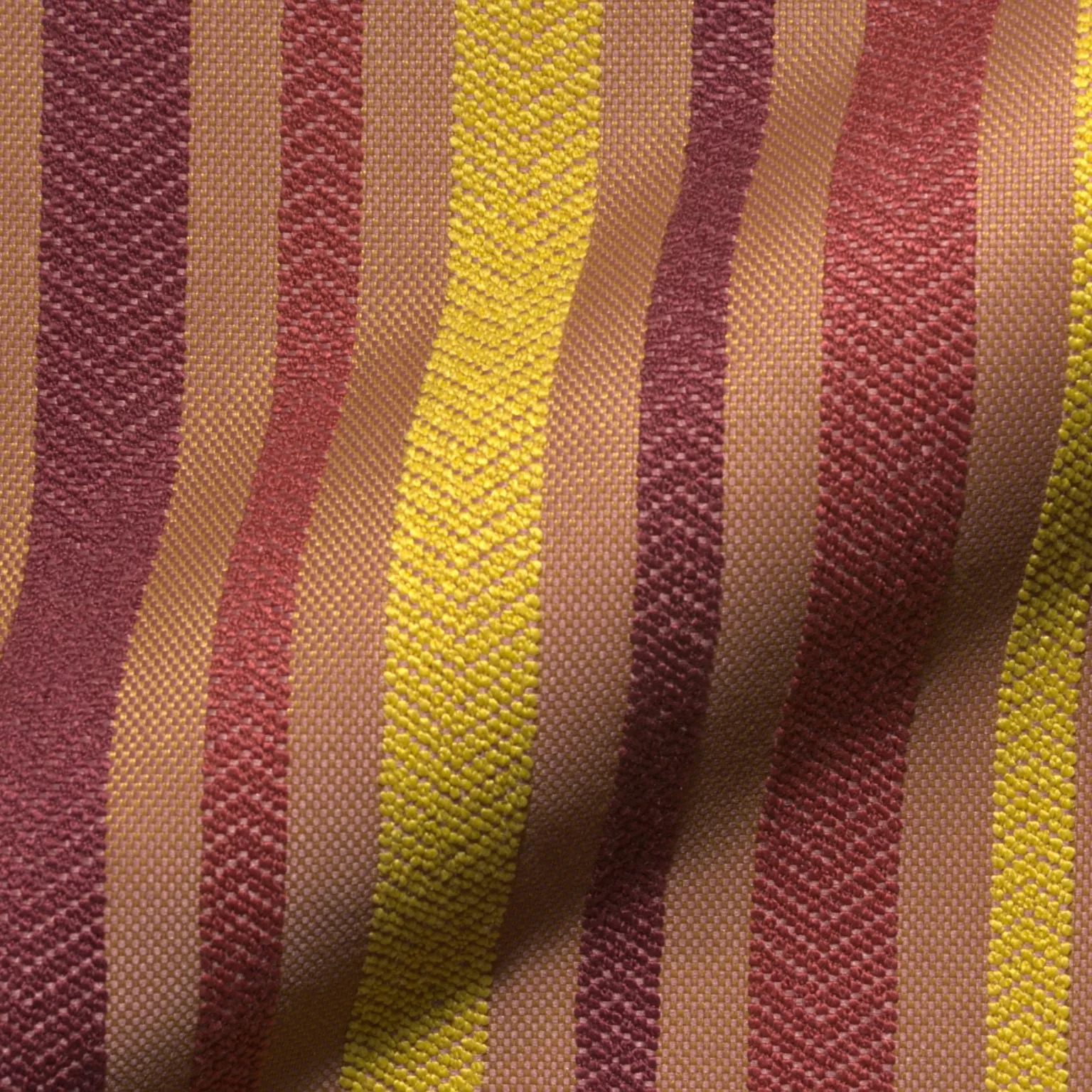 Paradiso Male 423 Hoepke Paradiso Moebelstoff Gestreift Rot Paradiso Male 423 Hoepke Paradiso Moebelstoff Gestreift Rot