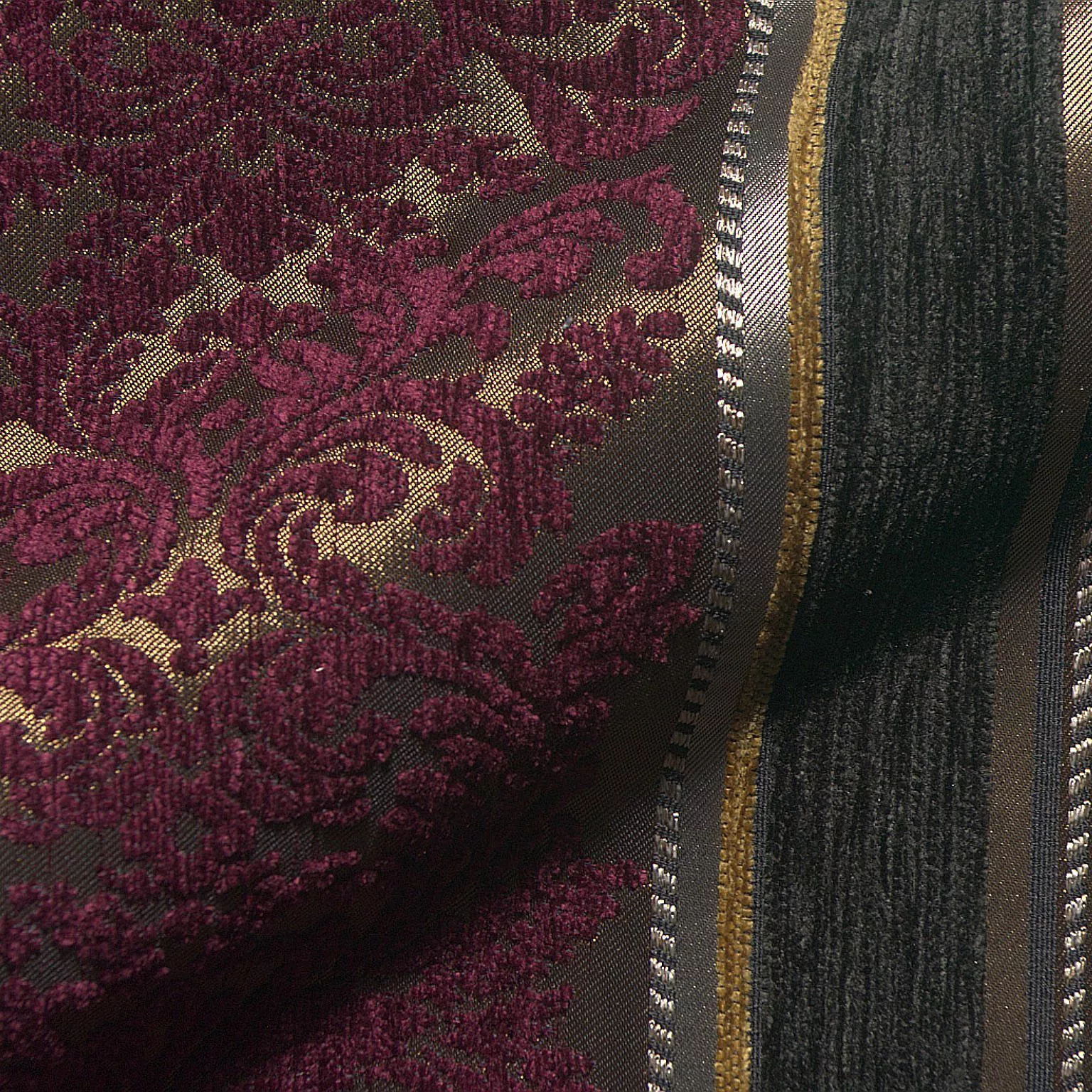 Bourgogne 513 Hoepke Q2 Epoque Moebelstoff Gestreift Gemustert Braun Lila Grau