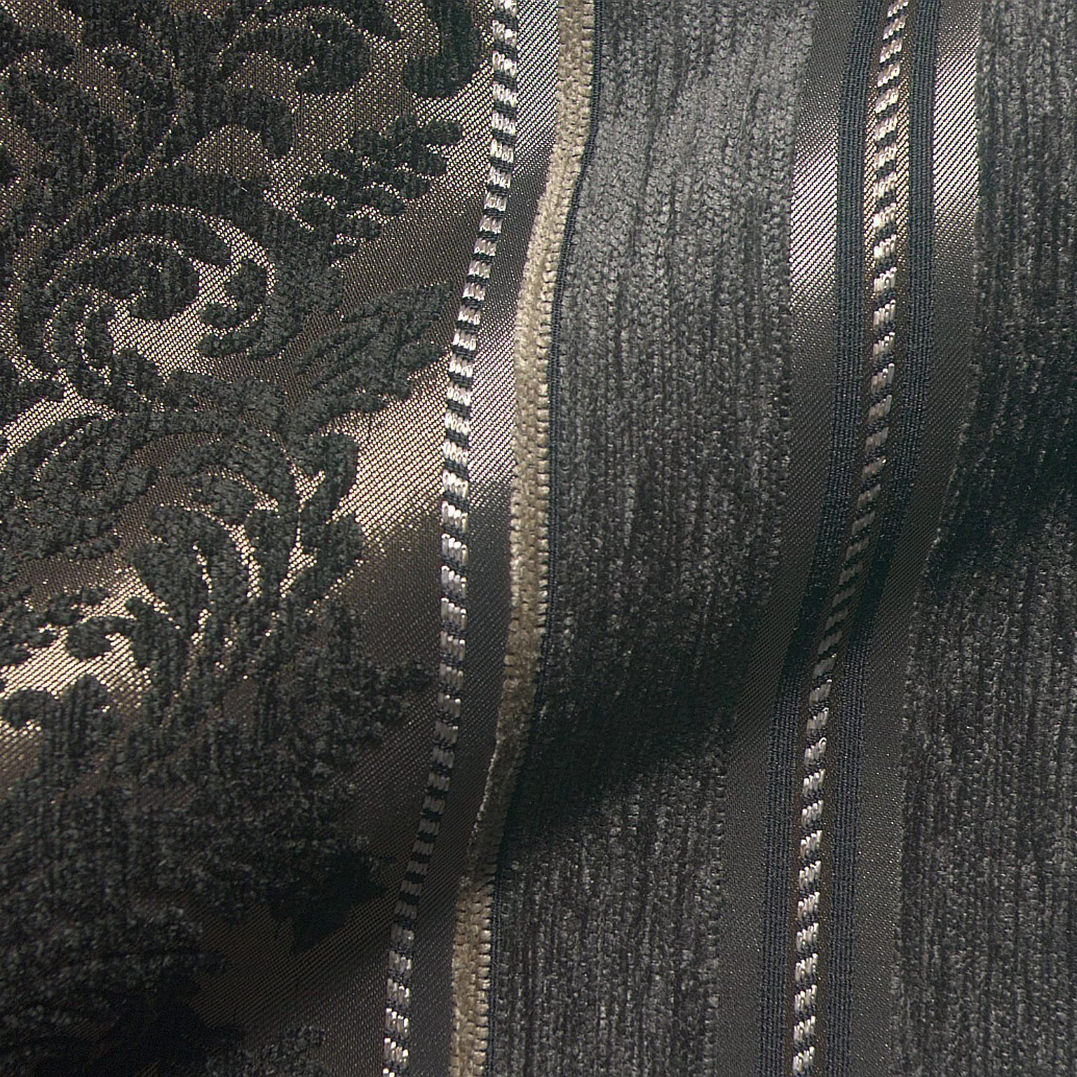 Bourgogne 515 Hoepke Q2 Epoque Moebelstoff Gestreift Gemustert Braun Grau Beige