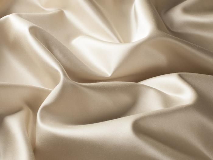 vorhaenge-blickdicht-aus-satin-gala-ch-2657-174-farbe-beige-im-moebelstoffparadies