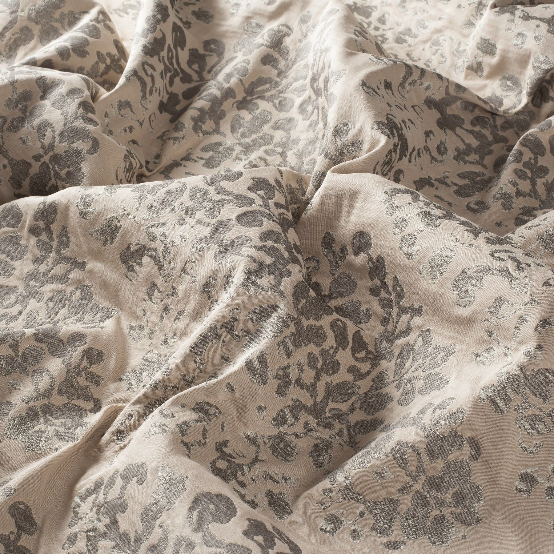 9 7842 070 Aurora Jab Vorhangstoff Meterware Gemustert Beige 9 7842 070 Aurora Jab Vorhangstoff Meterware Gemustert Beige