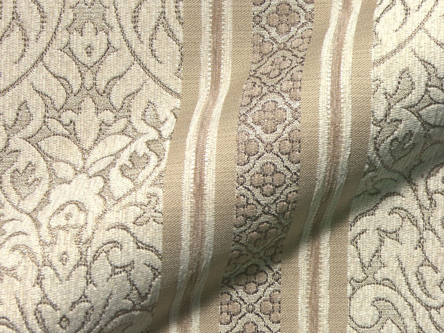 Aarhus 900 Gestreifter Moebelstoff Beige Von Hoepke Textiles