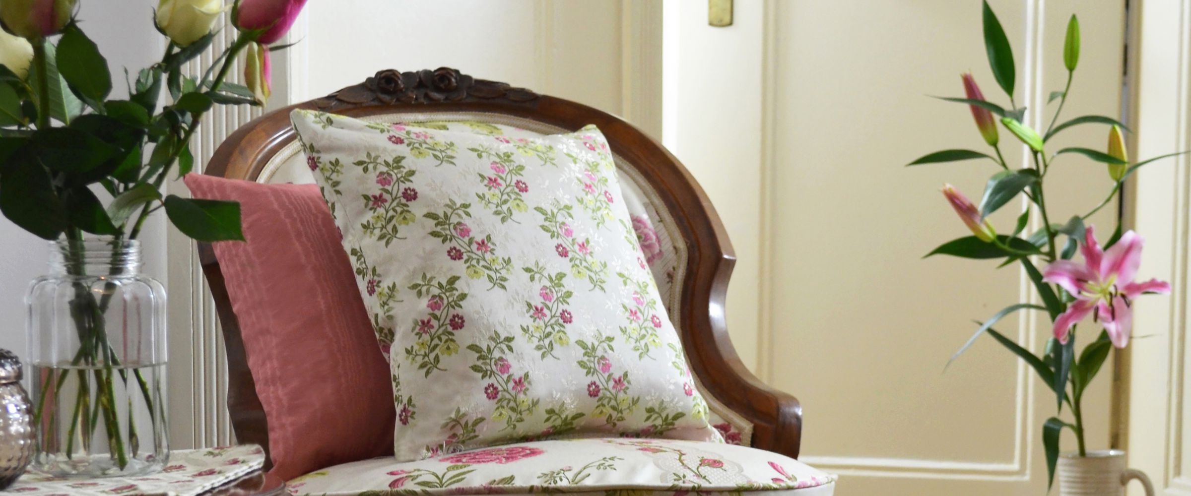 Chateau Bild Pinker Sessel 1
