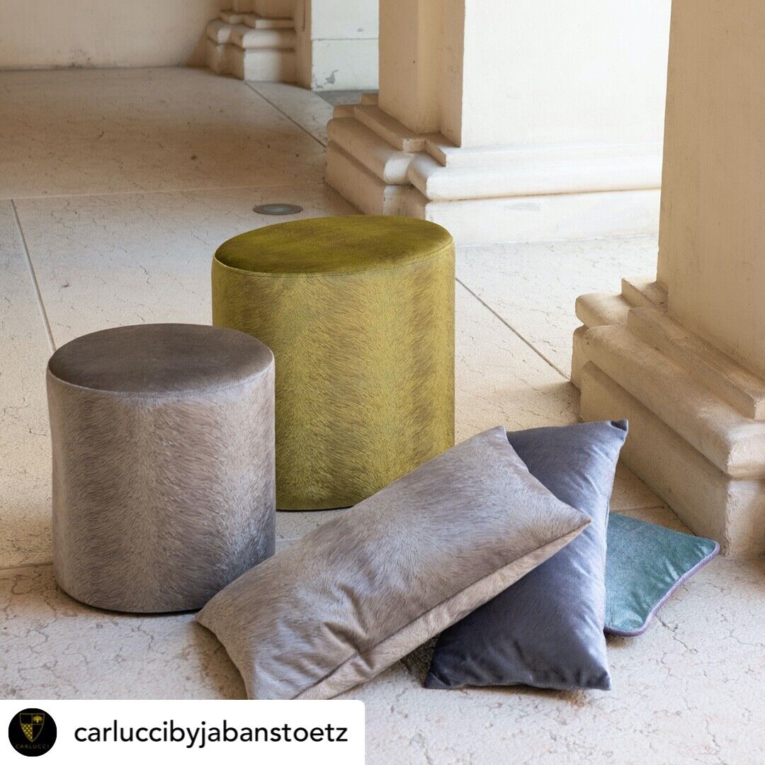 Pistoia Velvet Exklusive Italienische Moebelstoffe Samt Stoffe Von Carlucci Kissen Und Hocker