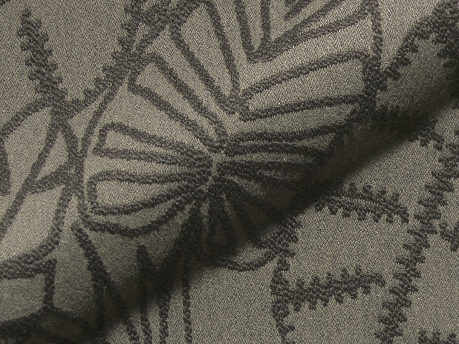 Iwaki 672 Q2 Hoepke Moebelbezugsstoffe Floral Gemustert Braun