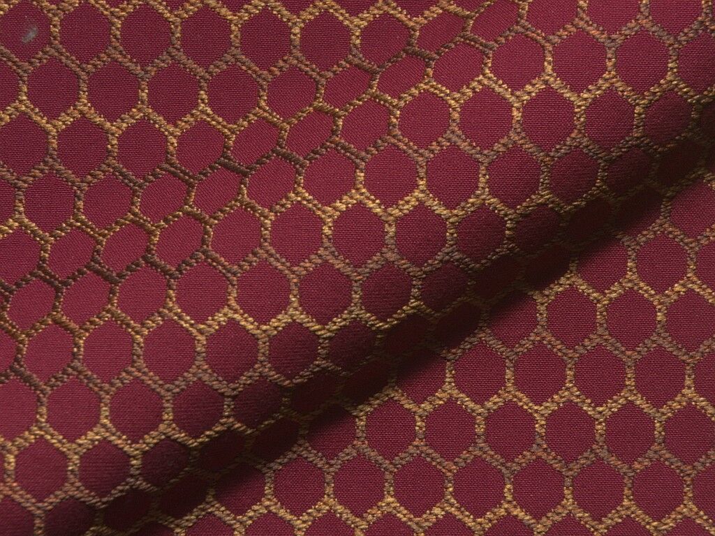 Perla 275 Hoepke Moderne Moebelstoffe Fleckschutz Gemustert Rot Perla 275 Hoepke Moderne Moebelstoffe Fleckschutz Gemustert Rot