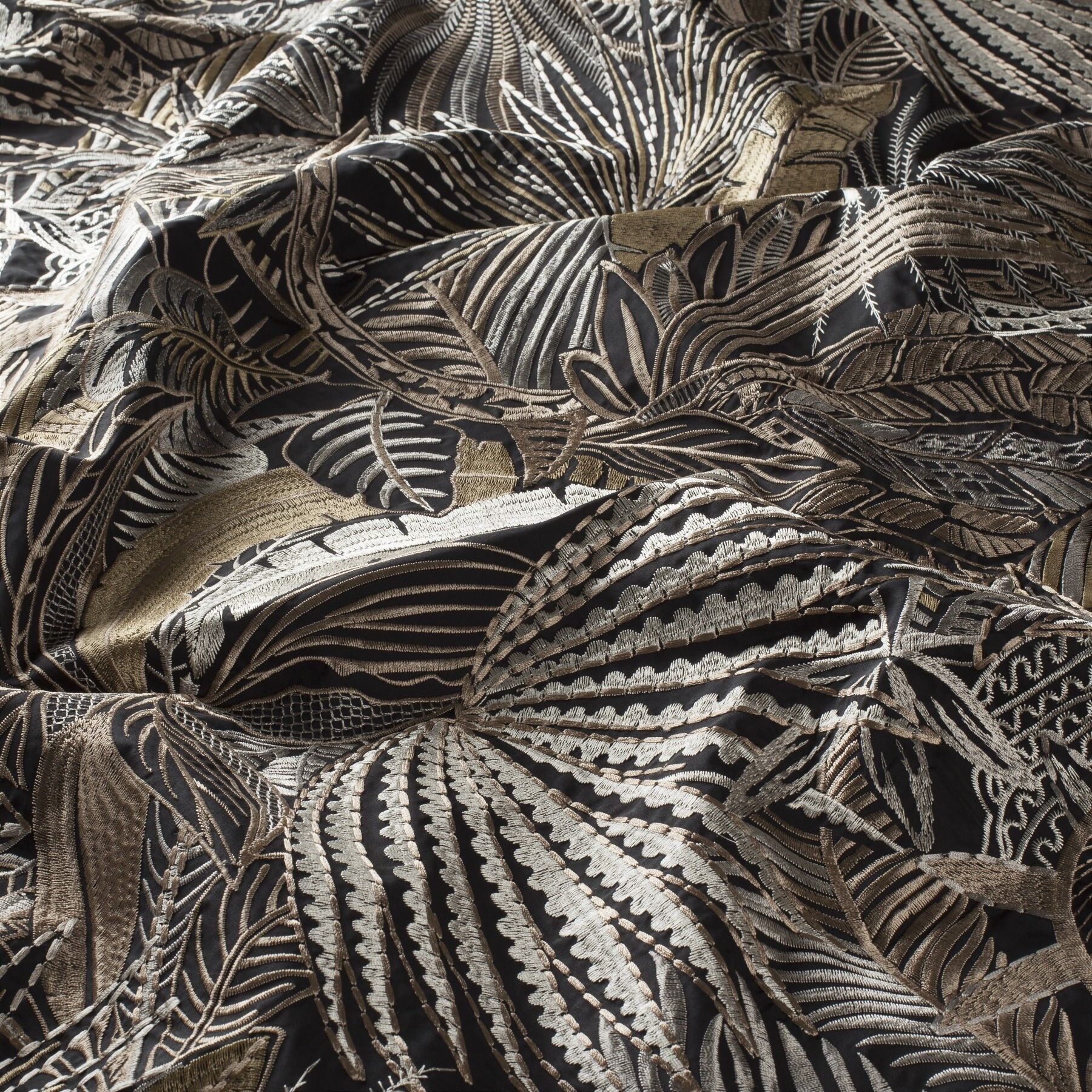 Ch3164 099 Goodness Jab Vorhangstoff Meterware Mit Blumenmuster Schwarz Braun