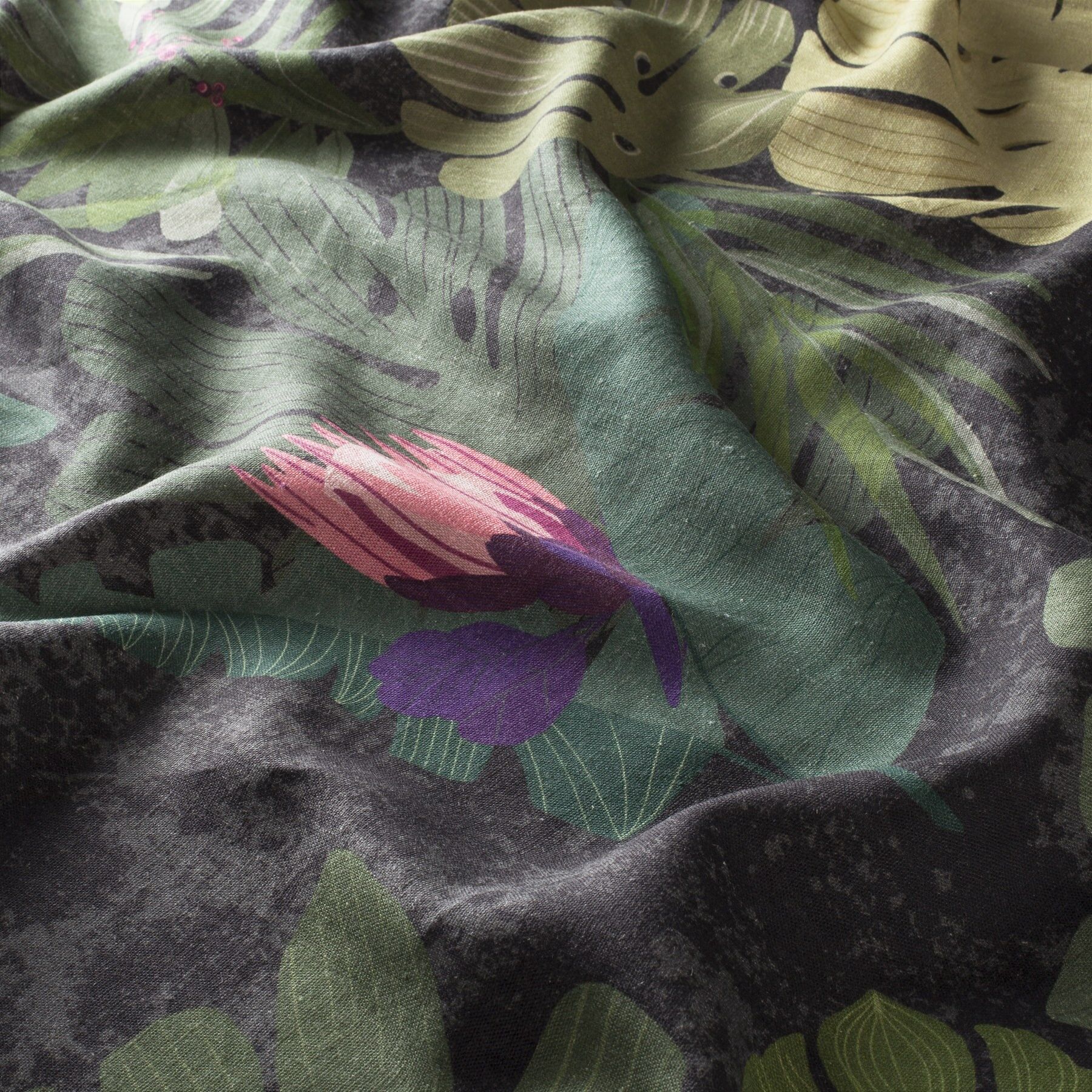 Ch3019 080 Garden Of Love Jab Vorhangstoff Meterware Mit Blumenmuster Schwarz Gruen Ch3019 080 Garden Of Love Jab Vorhangstoff Meterware Mit Blumenmuster Schwarz Gruen