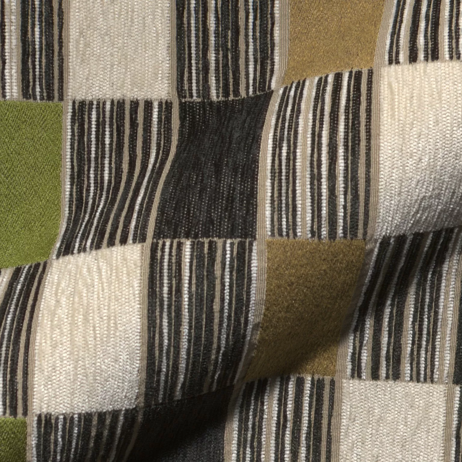 Domino 910 Hoepke Q2 Square Moebelstoff Gemustert Beige Braun Gruen Domino 910 Hoepke Q2 Square Moebelstoff Gemustert Beige Braun Gruen