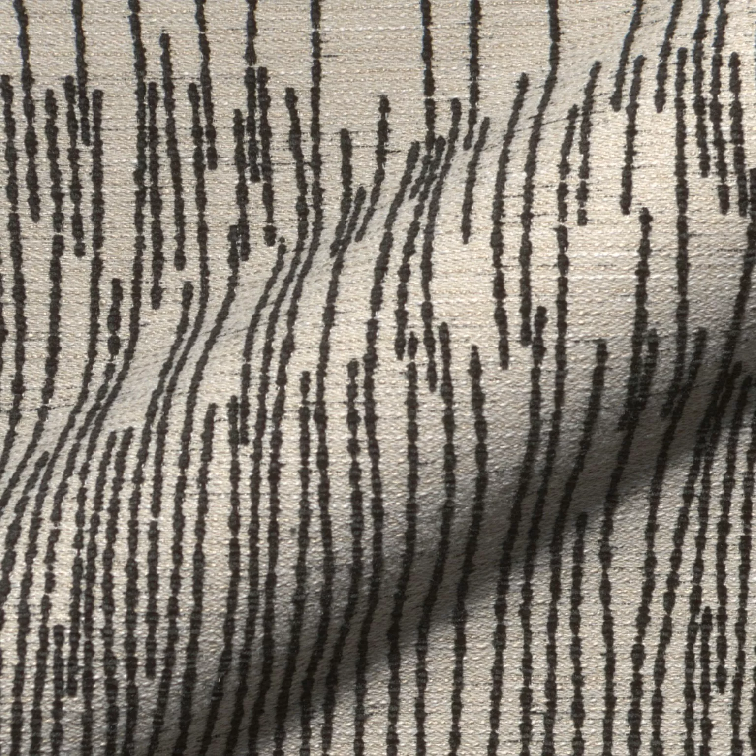 Mikado 985 Hoepke Q2 Square Moebelstoff Gemustert Beige Schwarz