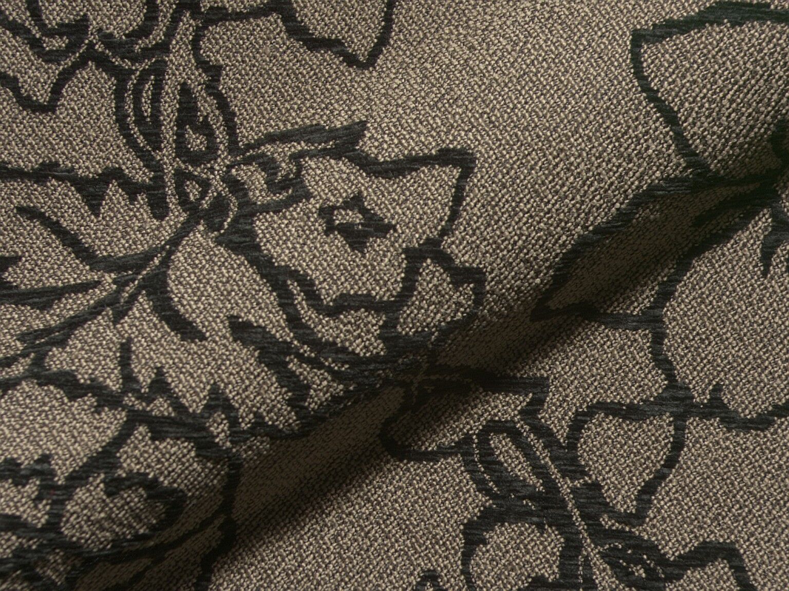 Mali 431 Hoepke Moebelstoff Q2 Polsterstoff Fleckschutz Blumenmuster Braun Schwarz