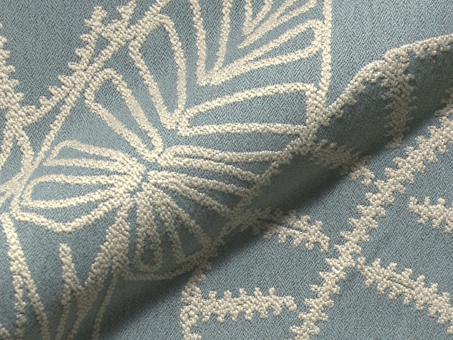 Iwaki 625 Q2 Hoepke Moebelbezugsstoffe Floral Gemustert Blau Weiss