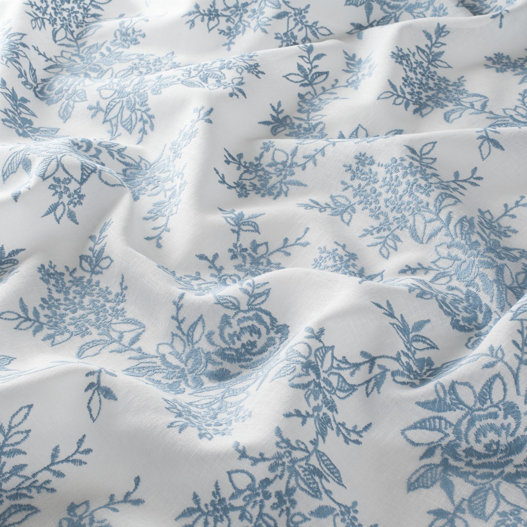 Ja7040 050 Greenhill Jab Landhaus Vorhangstoff Meterware Blumen Bestickt Blau Weiss