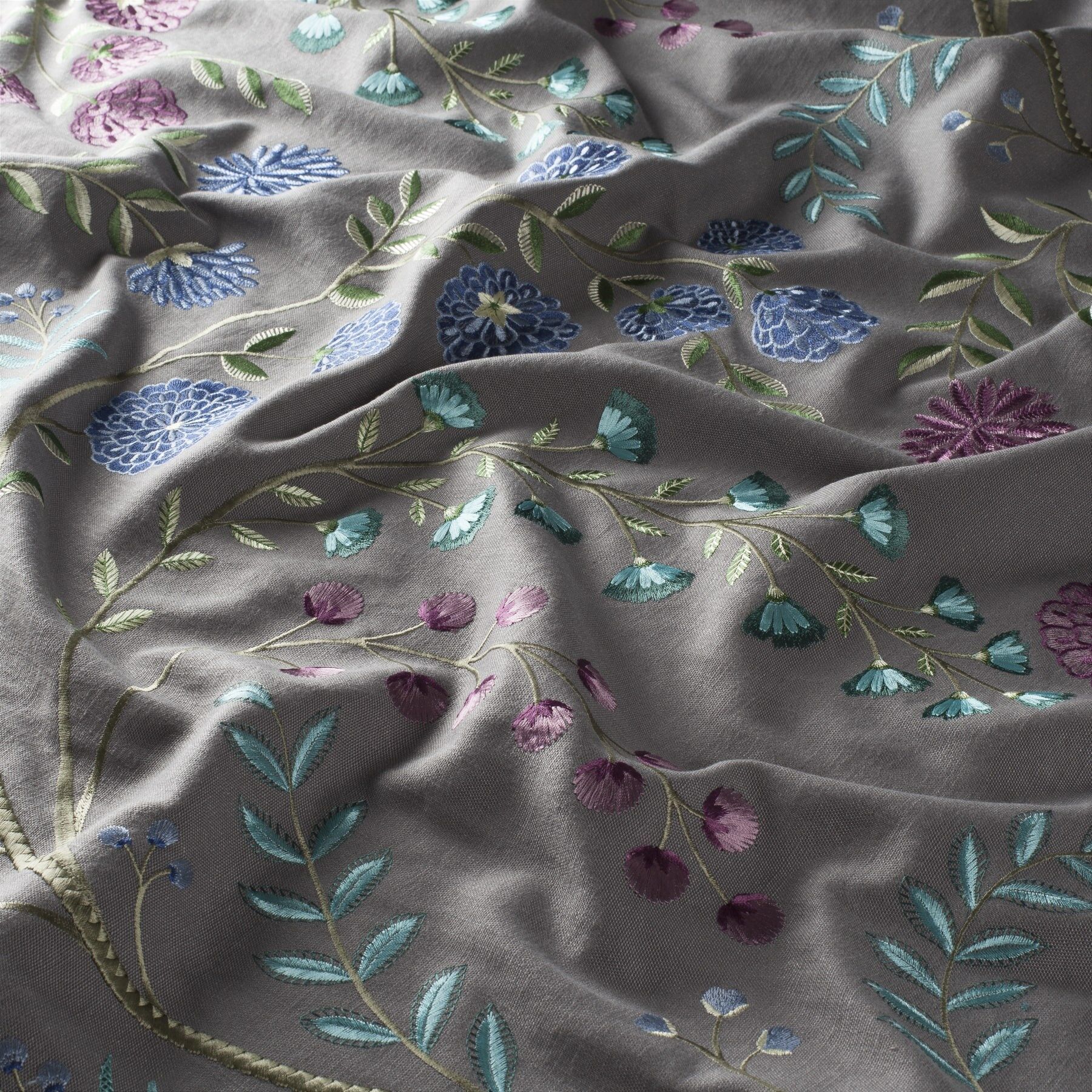Ja7124 080 Country Flowers Jab Vorhangstoff Meterware Mit Blumenmuster Grau Blau Lila